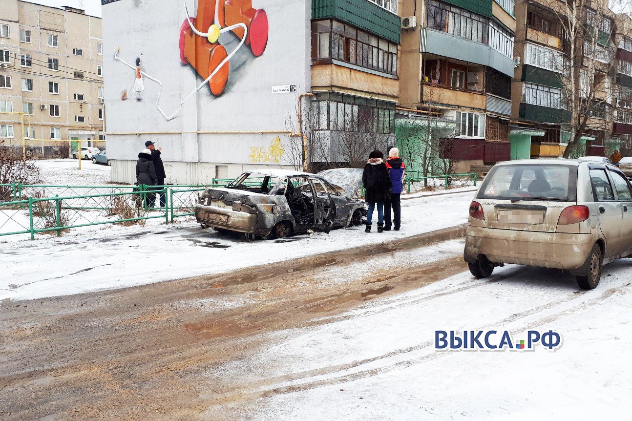 В Выксе подожгли автомобиль